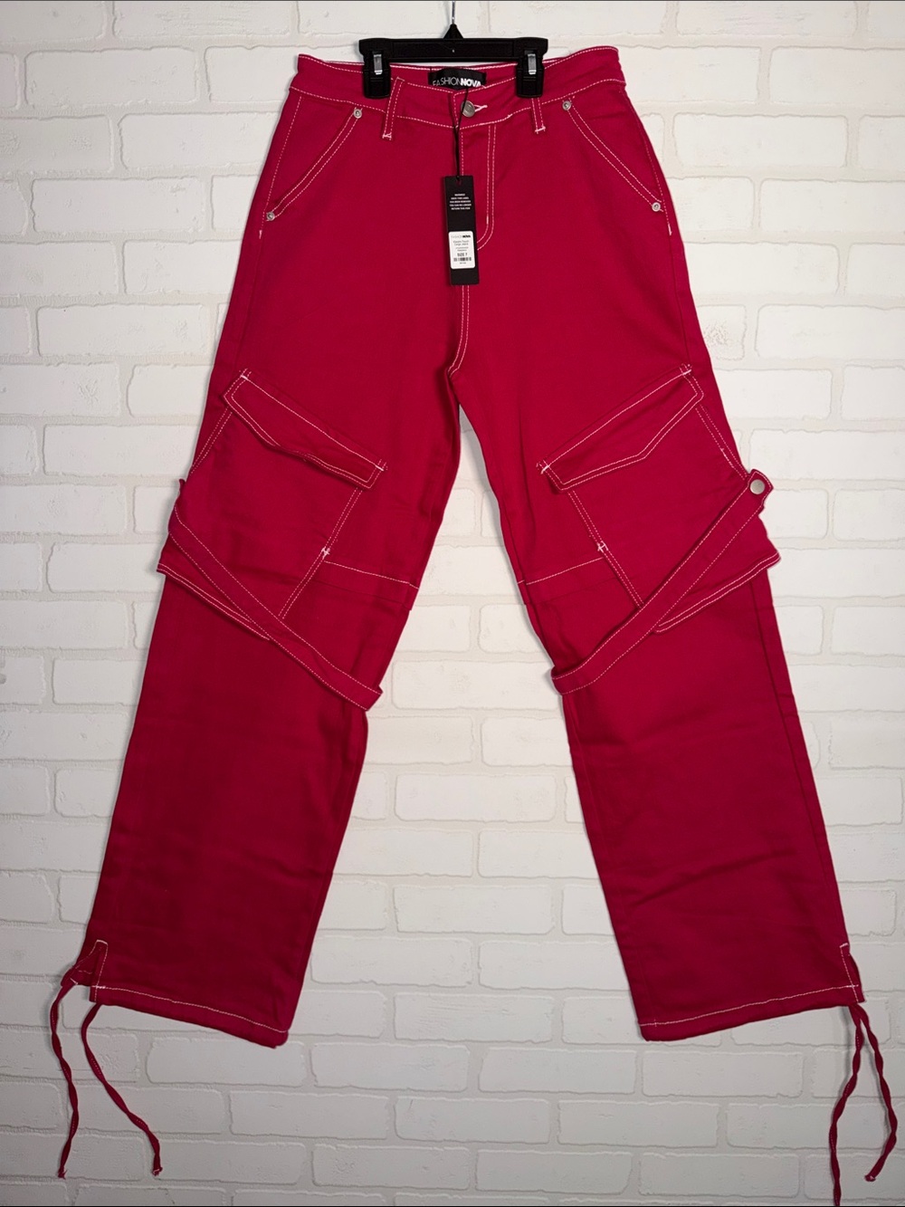 Fashion Nova NWT Women’s Size 7 Red Baggy Denim